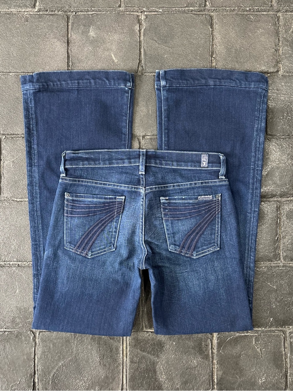 7 for All Mankind Women’s Dojo Flare Jeans Size 26X30 Dark Wash